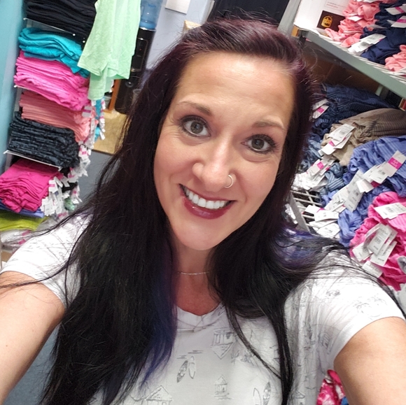 Meet your Posher, Kymberlee - Picture 3 of 3